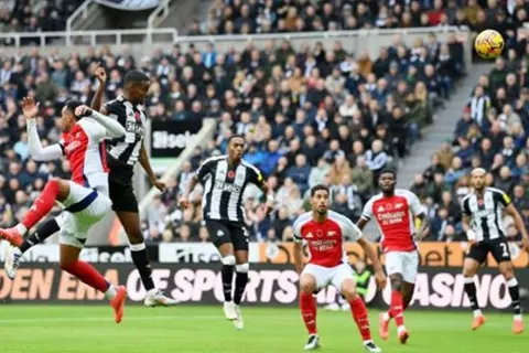 جدول مباريات اليوم.. أرسنال يصارع نيوكاسل.. منتخب الشباب يبحث عن البرونزية.. ولقاءات حاسمة بإيطاليا